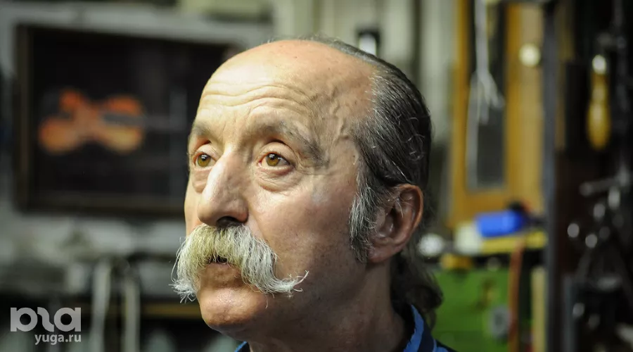 В мастерской Михаила Смаглюка &copy;&nbsp;Елена Синеок, ЮГА.ру