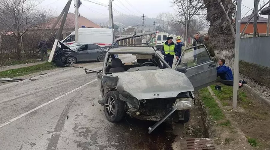 Последствия ДТП в селе Гайдук 26 марта 2023 г. &copy;&nbsp;Пресс-служба ГИБДД по Краснодарскому краю