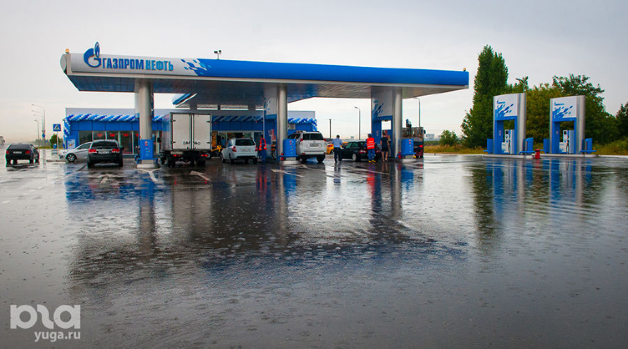 Бензин © Елена Синеок, ЮГА.ру