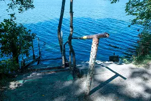 Лестница ведет на дно озера &copy;&nbsp;Фото Дмитрия Пославского, Юга.ру