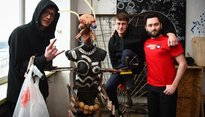 Арт-группировка ЗИП &copy;&nbsp;Фото Елены Синеок, Юга.ру