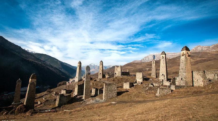 Башенный комплекс "Эрзи" в Джейрахском районе, Ингушетия &copy;&nbsp;Елена Синеок, ЮГА.ру