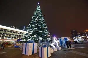 Рождественская ярмарка на Главной городской площади Краснодара &copy;&nbsp;Фото Елены Синеок, Юга.ру