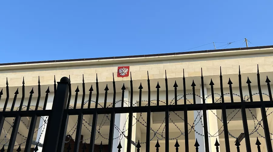 Комплекс зданий посольства РФ в центре Сухума &copy;&nbsp;Фото Всеволода Некрасова, Юга.ру