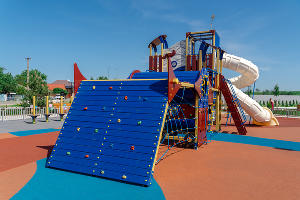 Детская площадка в парке в селе Урмия © Фото Алины Чесноковой, предоставлено пресс-службой федерального девелопера «Неометрия»