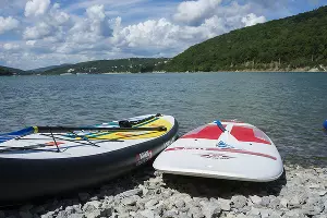 Сапсерфинг на озере Абрау &copy;&nbsp;Фото Евгения Мельченко, Юга.ру