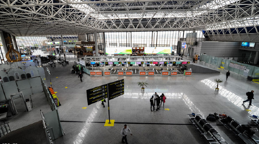 Работа сотрудников служб аэропорта авиационной безопасности в аэропорту Сочи &copy;&nbsp;Нина Зотина, ЮГА.ру