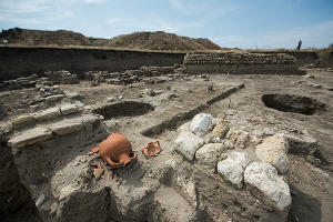 Раскопки в Фанагории. Уцелевшая гробница позднеантичной эпохи © Фото Елены Синеок, Юга.ру