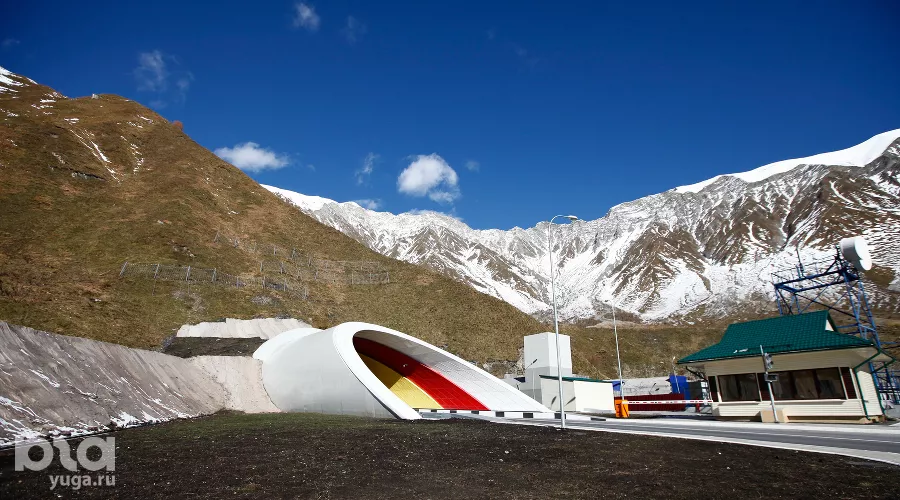 Рокский тоннель, связывающий Россию с Закавказьем &copy;&nbsp;Влад Александров, ЮГА.ру