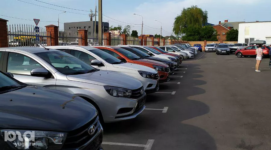 Автомобили Lada &copy;&nbsp;Фото Евгения Мельченко, Юга.ру