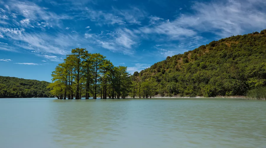 Озеро Сукко &copy;&nbsp;Фото mikelaptev, freepik.com