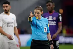 Скриншот видео ютуб-канала «Футбольные судьи»  &copy;&nbsp;https://www.youtube.com/watch?v=WZlGXrIM0RI