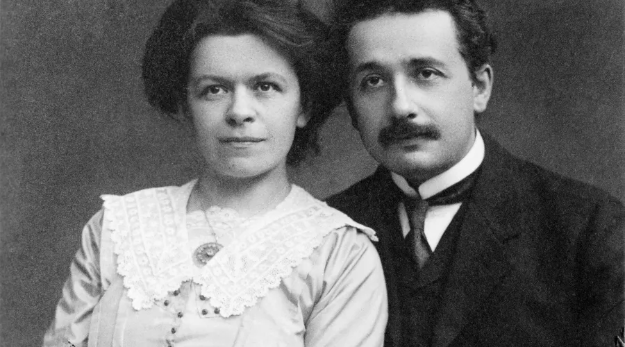 Альберт Эйнштейн со своей первой женой Милевой Марич, 1905 год &copy;&nbsp;Изображение является общественным достоянием