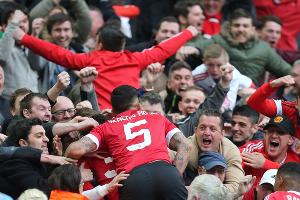 Фанаты «Манчестер Юнайтед» и Маркос Рохо &copy;&nbsp;Фото с официального сайта ФК &laquo;Манчестер Юнайтед&raquo;, manutd.com