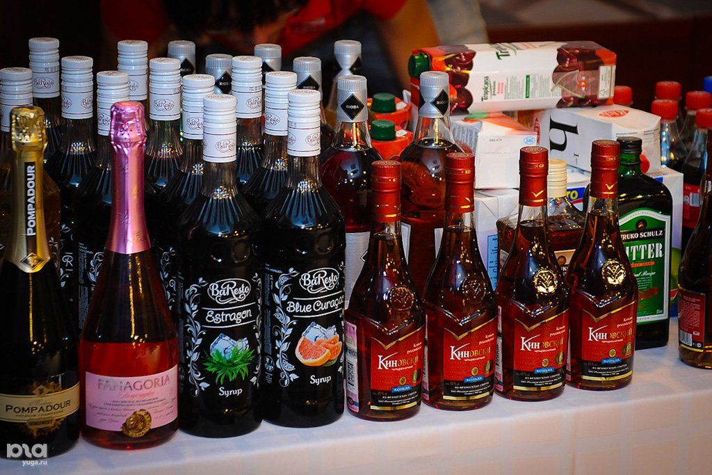 америка игра бирпонг. конкурс спиртных напитков. Beer pong игра. конкурс спиртных напитков. пивной пинг понг.