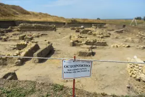 Раскопки в Фанагории. Уцелевшая гробница позднеантичной эпохи &copy;&nbsp;Фото Елены Синеок, Юга.ру