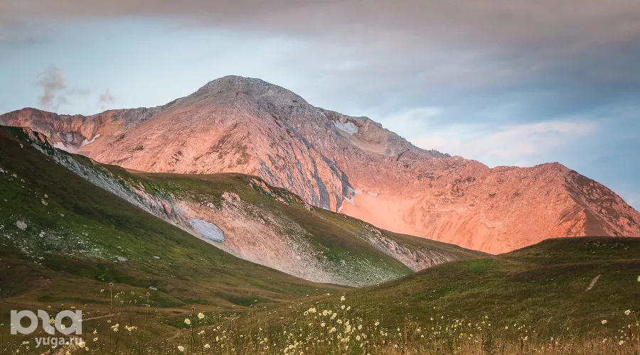 Лагонакское нагорье и Фишт-Оштенский горный массив &copy;&nbsp;Фото Елены Синеок, Юга.ру