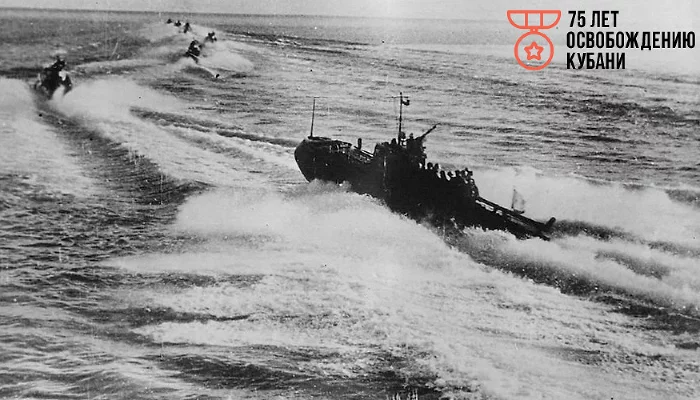 Торпедные катера Черноморского флота с десантом на борту выходят из базы, 1943 год &copy;&nbsp;Фото с сайта waralbum.ru