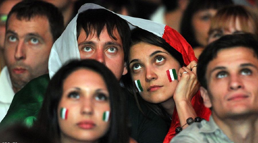 Фанатский сектор на финале Евро-2012 © Елена Синеок. ЮГА.ру