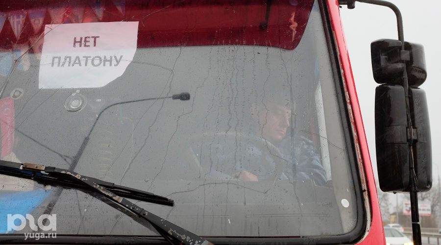 Забастовка дальнобойщиков против сборов с фур в Ставрополе © Эдуард Корниенко, ЮГА.ру