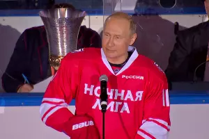 Владимир Путин на гала-матче Ночной хоккейной лиги &copy;&nbsp;Фото пресс-службы администрации президента России, kremlin.ru