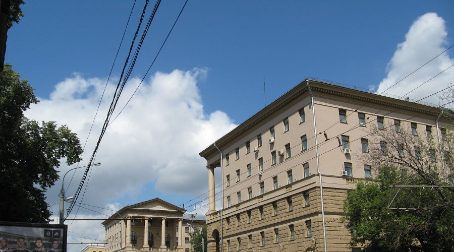 Здание ГУВД Москвы со стороны Петровки, 2015 год © Фото Александра Спиридонова, wikipedia.org, лицензия CC BY 3.0