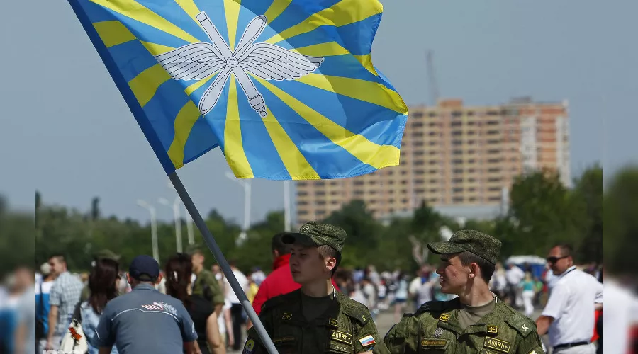 Акция "Военная служба по контракту в Вооруженных силах РФ – твой выбор!"  &copy;&nbsp;Влад Александров, ЮГА.ру
