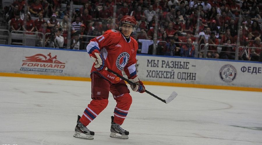 Владимир Путин принял участие в гала-матче Ночной хоккейной лиге в Сочи (май 2014) © Фото Нины Зотиной, Юга.ру