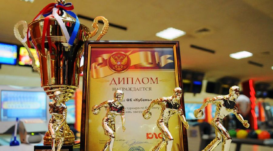 Турнир по боулингу "Семь звезд". День первый © Елена Синеок. ЮГА.ру