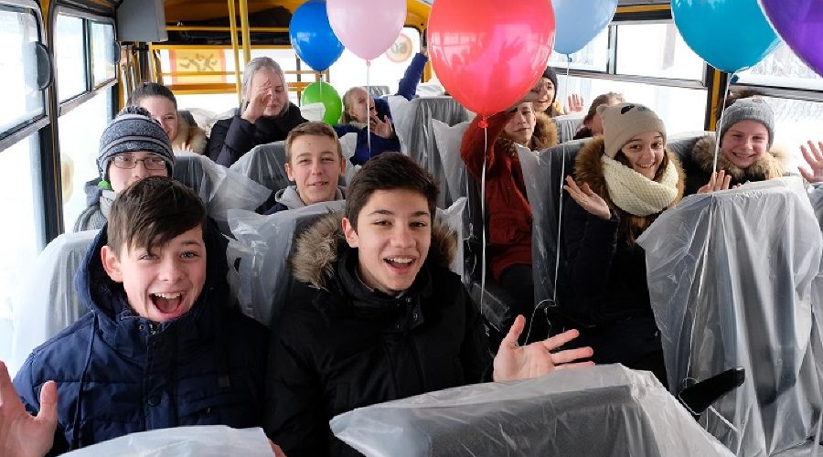 «Черномортранснефть» подарила новый автобус школе поселка Гайдук  © Фото пресс-службы АО «Черномортранснефть»