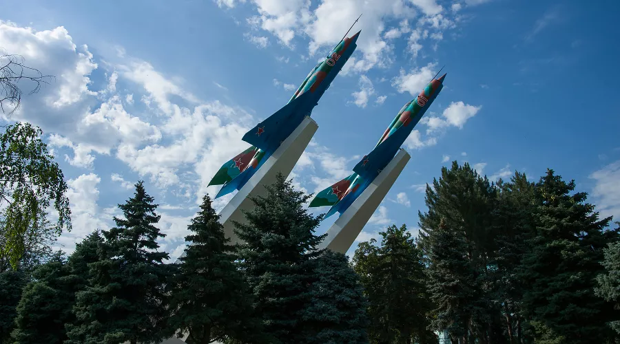 Памятник защитникам кубанского неба в годы Великой Отечественной войны на улице Тургенева &copy;&nbsp;Фото Евгения Мельченко, Юга.ру