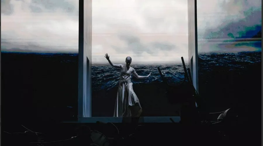 Кадр из спектакля «Гранатовый браслет», Театр современного искусства, Краснодар &copy;&nbsp;Фотограф Евгений Бобух