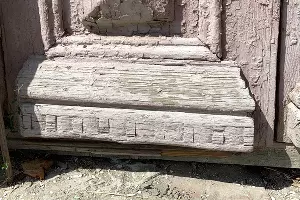 Нижняя часть двери &copy;&nbsp;Фото предоставлено фондом сохранения исторической среды &laquo;Внимание&raquo;