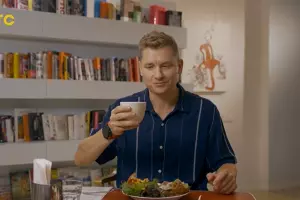 Кулинарное шоу «100 мест, где поесть»  &copy;&nbsp;Скриншот с сайта ctc.ru