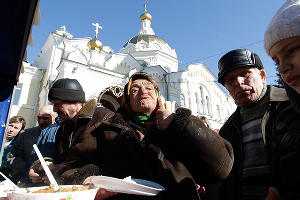 Малоимущих Ставрополя накормили блинами в честь Масленицы © Эдуард Корниенко, ЮГА.ру