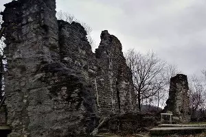 Древний храм в Лоо &copy;&nbsp;Фото из инстаграма Tanya.Sergeevna48, instagram.com/tanya.sergeevna48