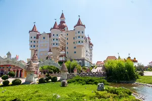 Отель-замок «Богатырь» в «Сочи Парке» &copy;&nbsp;Фото пресс-службы &laquo;Сочи Парка&raquo;