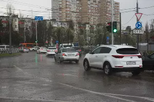 Дождь в Краснодаре &copy;&nbsp;Фото Елены Синеок, Юга.ру