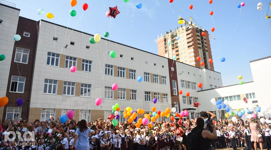 Линейка 1 сентября в филиале школы №66 &copy;&nbsp;Фото Елены Синеок, Юга.ру