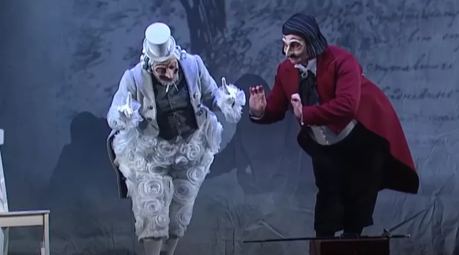 Кадр из спектакля «Мертвые души» театра Вахтангова &copy;&nbsp;Скриншот видео с Rutube-канала &laquo;ГТРК Ока&raquo;