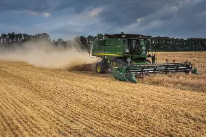 Уборка урожая &copy;&nbsp;Фото Елены Синеок, Юга.ру