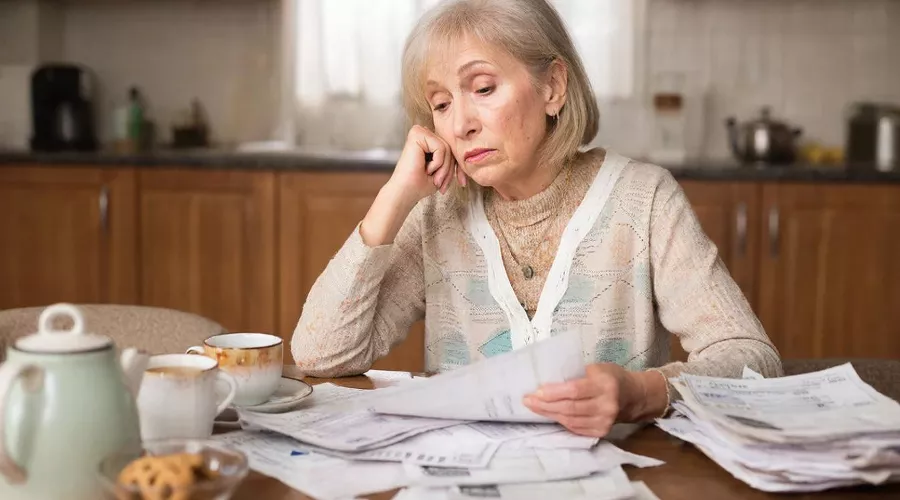 пенсионеры &copy;&nbsp;Изображение сгенерировано нейросетью Gigachat