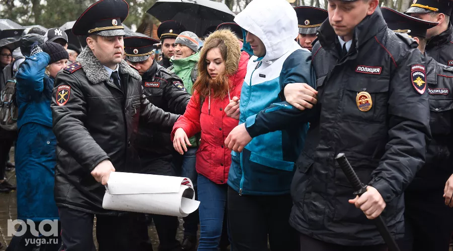 Акция сторонников Навального в Краснодаре 26 марта &copy;&nbsp;Фото Елены Синеок, Юга.ру