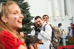 Молодежь Краснодара отметила День Флага, 2016 год &copy;&nbsp;Елена Синеок, ЮГА.ру