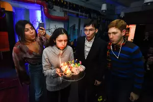 Маша, Женя, Валера и волонтер Алина на двухлетии проекта &laquo;Открытая среда&raquo; &copy;&nbsp;Фото Елены Синеок, Юга.ру