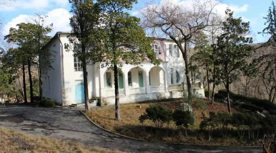 Главный корпус дачи Екатерины фон Крит в поселке санатория «Весна» &copy;&nbsp;Скриншот публикации на сайте администрации Краснодарского края, Admkrai.krasnodar.ru