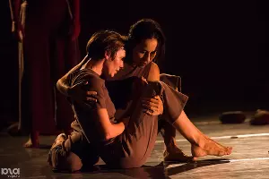 Спектакль &laquo;Камни со дна реки&raquo; &copy;&nbsp;Фото Елены Синеок, Юга.ру