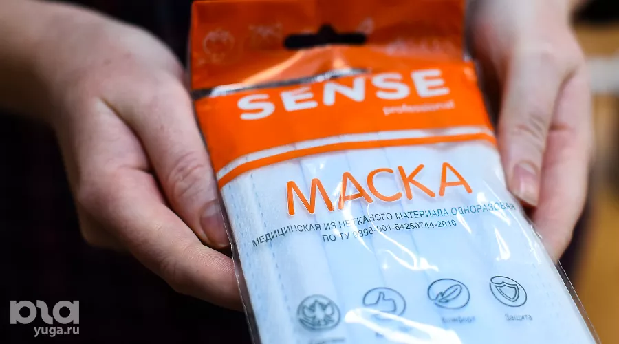 Медицинская маска &copy;&nbsp;Фото Елены Синеок, Юга.ру