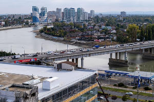 Вид на Тургеневский мост с 16 этажа дома на Калинина 350/9 © Фото Александра Гончаренко, Юга.ру