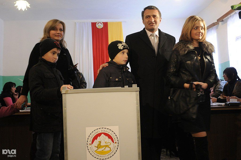 Вторые туры президентских выборов. Второй тур выборов в Южной Осетии.